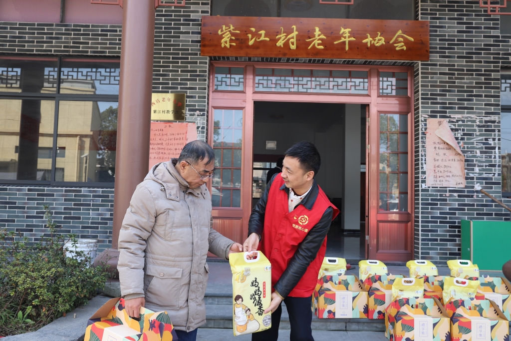 暖春意，敬老情-通宝TB222多年坚持慰问孤寡老人